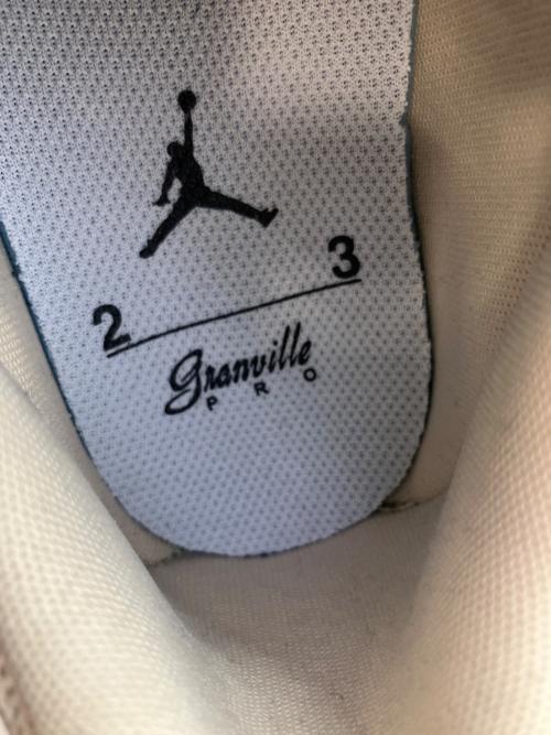 NIKE（ナイキ）NIKE (ナイキ) Jordan Granville Pro SP ローカットスニーカー ベージュ×ブラック サイズ:SIZE 28cm 未使用品の古着・服飾アイテム