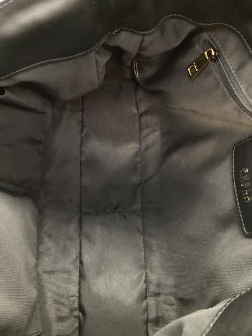 FURLA（フルラ）FURLA (フルラ) ワンショルダーバッグ ブラック×ゴールドの古着・服飾アイテム