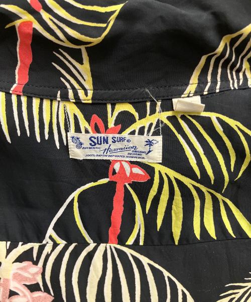 Sun Surf（サンサーフ）Sun Surf (サンサーフ) 半袖シャツ ブラック×マルチカラー サイズ:SIZE Mの古着・服飾アイテム