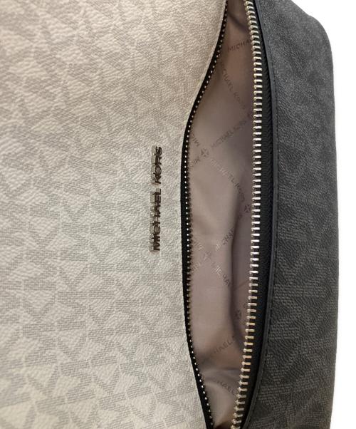 MICHAEL KORS（マイケルコース）MICHAEL KORS (マイケル・コース) リュック ホワイト×ブラックの古着・服飾アイテム