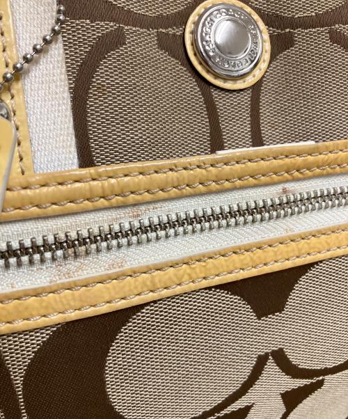 COACH（コーチ）COACH (コーチ) シグネチャー　トートバッグ ベージュ×ホワイトの古着・服飾アイテム