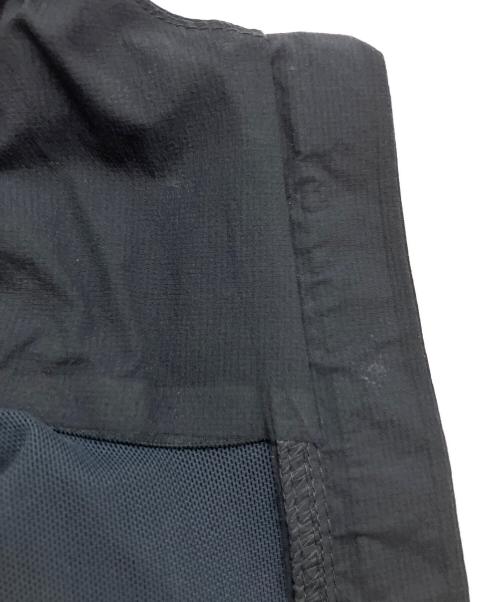 on（オン）on (オン) トレーニングウェア ナイロンジャケット ブラック×ネイビー サイズ:SIZE Mの古着・服飾アイテム