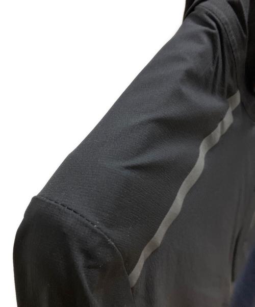 on（オン）on (オン) トレーニングウェア ナイロンジャケット ブラック×ネイビー サイズ:SIZE Mの古着・服飾アイテム