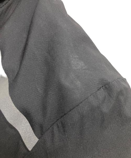 on（オン）on (オン) トレーニングウェア ナイロンジャケット ブラック×ネイビー サイズ:SIZE Mの古着・服飾アイテム