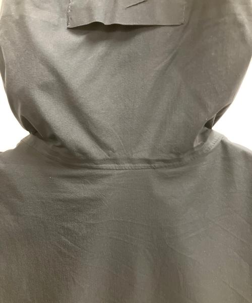 on（オン）on (オン) トレーニングウェア ナイロンジャケット ブラック×ネイビー サイズ:SIZE Mの古着・服飾アイテム