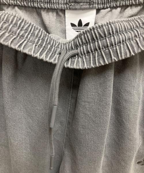 adidas Originals（アディダスオリジナル）adidas originals (アディダスオリジナル) デニムパンツ グレー サイズ:SIZE Mの古着・服飾アイテム