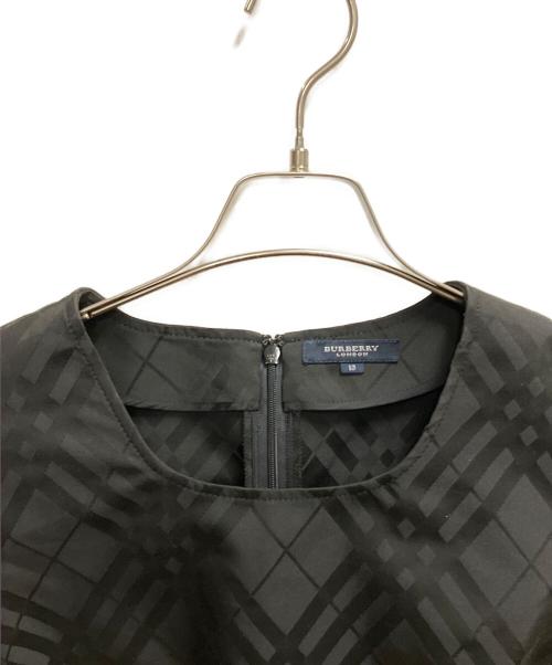 BURBERRY LONDON（バーバリーロンドン）BURBERRY LONDON (バーバリーロンドン) 半袖ワンピース ブラック サイズ:SIZE 13の古着・服飾アイテム