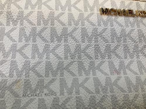 MICHAEL KORS（マイケルコース）MICHAEL KORS (マイケルコース) JET SET ITEM LG EW ZP CHAIN XBODY　ショルダーバッグ ホワイトの古着・服飾アイテム