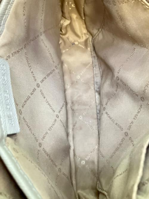 MICHAEL KORS（マイケルコース）MICHAEL KORS (マイケルコース) JET SET ITEM LG EW ZP CHAIN XBODY　ショルダーバッグ ホワイトの古着・服飾アイテム