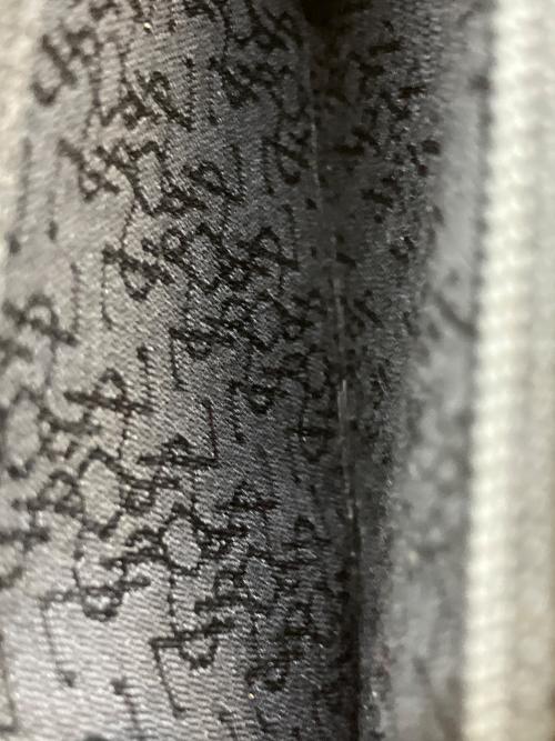 Yves Saint Laurent（イヴサンローラン）Yves Saint Laurent (イヴサンローラン) クラッチバッグ ブラック×ゴールドの古着・服飾アイテム