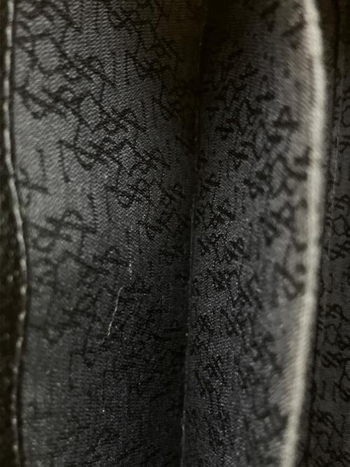 Yves Saint Laurent（イヴサンローラン）Yves Saint Laurent (イヴサンローラン) クラッチバッグ ブラック×ゴールドの古着・服飾アイテム