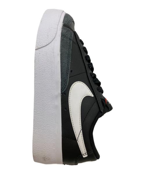 NIKE（ナイキ）NIKE (ナイキ) W Blazer Low Platform ローカットスニーカー ブラック×ホワイト サイズ:SIZE 22.5cmの古着・服飾アイテム