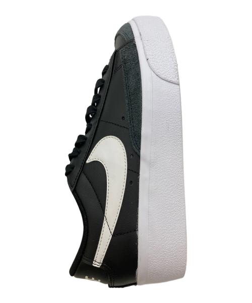 NIKE（ナイキ）NIKE (ナイキ) W Blazer Low Platform ローカットスニーカー ブラック×ホワイト サイズ:SIZE 22.5cmの古着・服飾アイテム