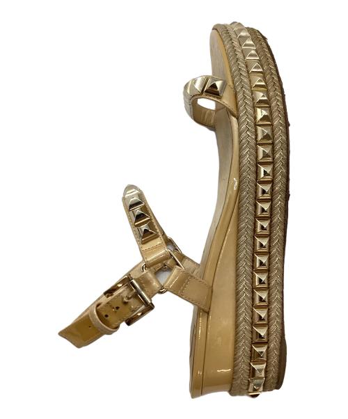 Christian Louboutin（クリスチャン・ルブタン）Christian Louboutin (クリスチャン・ルブタン) CATACLOU ウェッジソールサンダル ベージュ サイズ:SIZE 39の古着・服飾アイテム