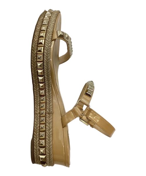 Christian Louboutin（クリスチャン・ルブタン）Christian Louboutin (クリスチャン・ルブタン) CATACLOU ウェッジソールサンダル ベージュ サイズ:SIZE 39の古着・服飾アイテム