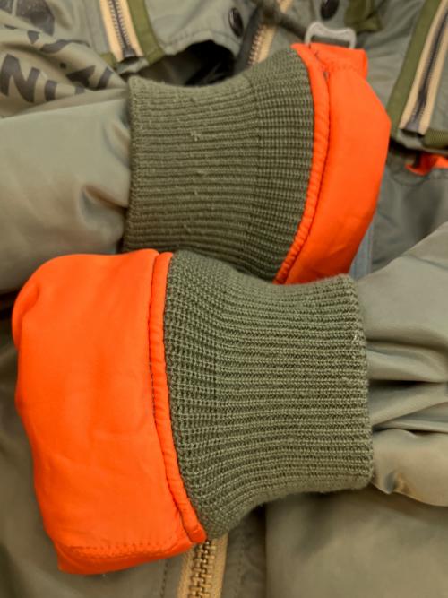 AVIREX（アヴィレックス）AVIREX (アヴィレックス) MA-1 REMODEL MARK2 フライトジャケット オリーブ サイズ:SIZE Lの古着・服飾アイテム