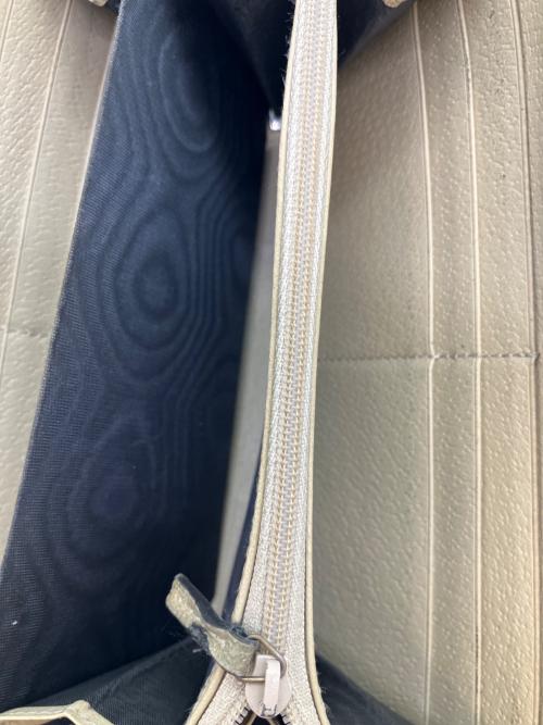 GUCCI（グッチ）GUCCI (グッチ) GG OFF THE GRID ラウンドファスナーウォレット グレー×ベージュの古着・服飾アイテム