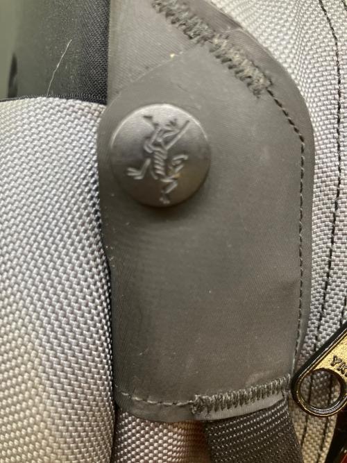ARC'TERYX（アークテリクス）ARC'TERYX (アークテリクス) BEAMS (ビームス) ARRO16 リュック ブラック×グレー サイズ:容量16Lの古着・服飾アイテム