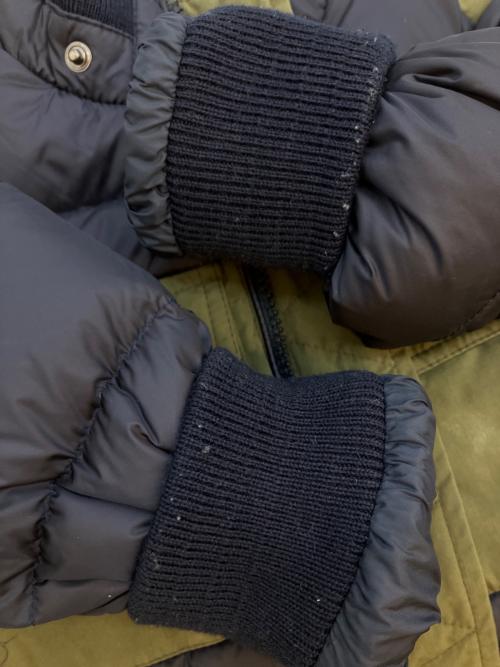MONCLER（モンクレール）MONCLER (モンクレール) ダウンジャケット ネイビー×オリーブ サイズ:４anni/104cmの古着・服飾アイテム