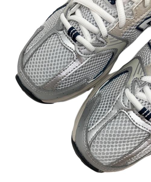 NEW BALANCE（ニューバランス）NEW BALANCE (ニューバランス) ローカットスニーカー ホワイト×シルバー サイズ:SIZE 24.5cmの古着・服飾アイテム