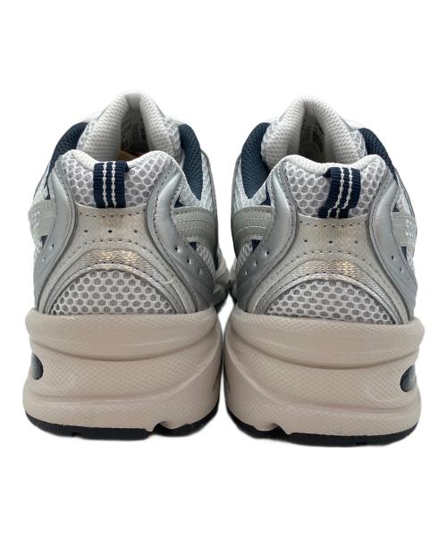 NEW BALANCE（ニューバランス）NEW BALANCE (ニューバランス) ローカットスニーカー ホワイト×シルバー サイズ:SIZE 24.5cmの古着・服飾アイテム