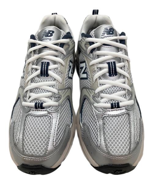 NEW BALANCE（ニューバランス）NEW BALANCE (ニューバランス) ローカットスニーカー ホワイト×シルバー サイズ:SIZE 24.5cmの古着・服飾アイテム
