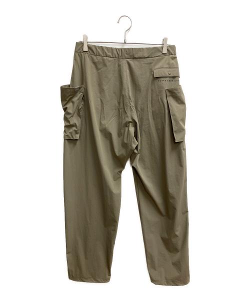 super.natural（スーパーナチュラル）super.natural (スーパーナチュラル) UGL (ウルトラグッドラック) RID SHELL PANTS ナイロンパンツ カーキ サイズ:SIZE L 未使用品の古着・服飾アイテム