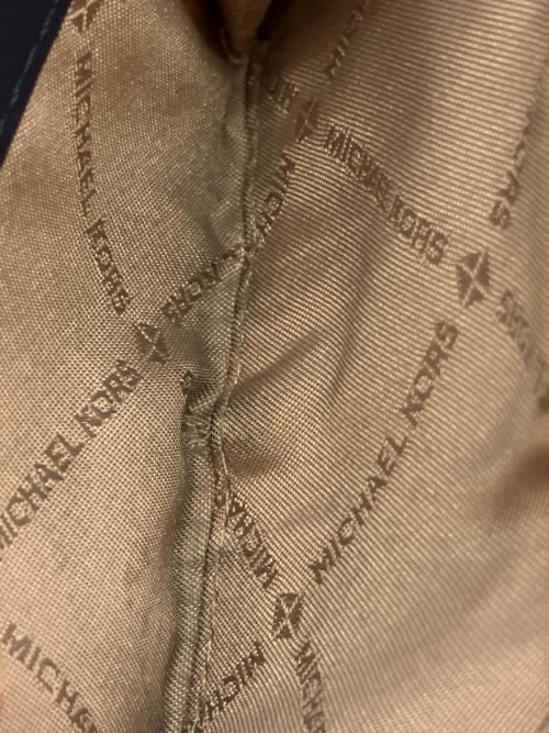 MICHAEL KORS（マイケルコース）MICHAEL KORS (マイケルコース) JET SET TRAVEL 2つ折り財布 ブルーの古着・服飾アイテム