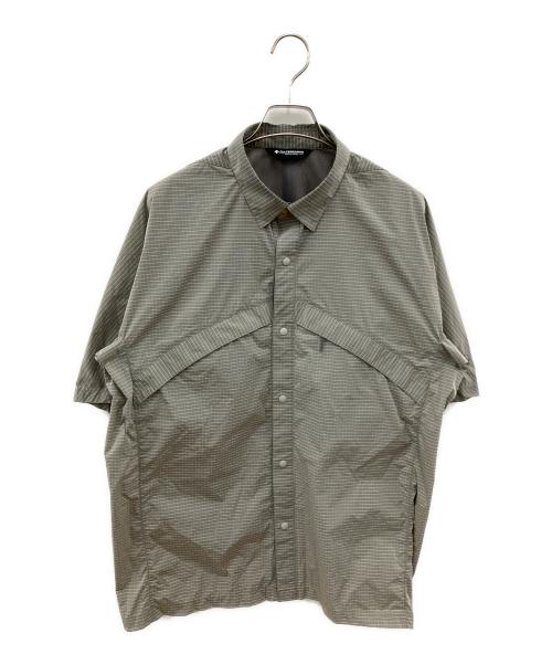 DESCENTE ALLTERRAIN（デザイント オルテライン）DESCENTE ALLTERRAIN (デザイント オルテライン) グレイッシュリップストップハーフスリーブシャツ 半袖シャツ グレー サイズ:SIZE Lの古着・服飾アイテム