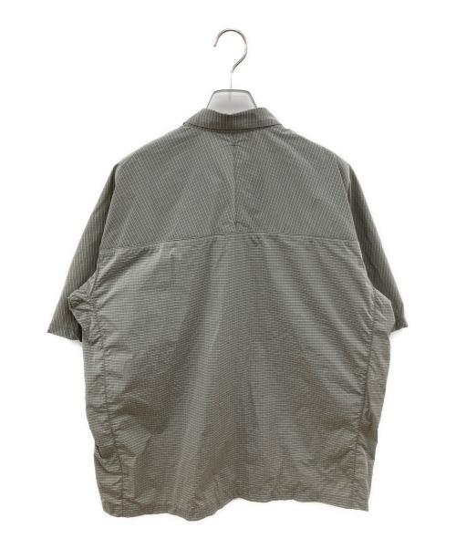 DESCENTE ALLTERRAIN（デザイント オルテライン）DESCENTE ALLTERRAIN (デザイント オルテライン) グレイッシュリップストップハーフスリーブシャツ 半袖シャツ グレー サイズ:SIZE Lの古着・服飾アイテム