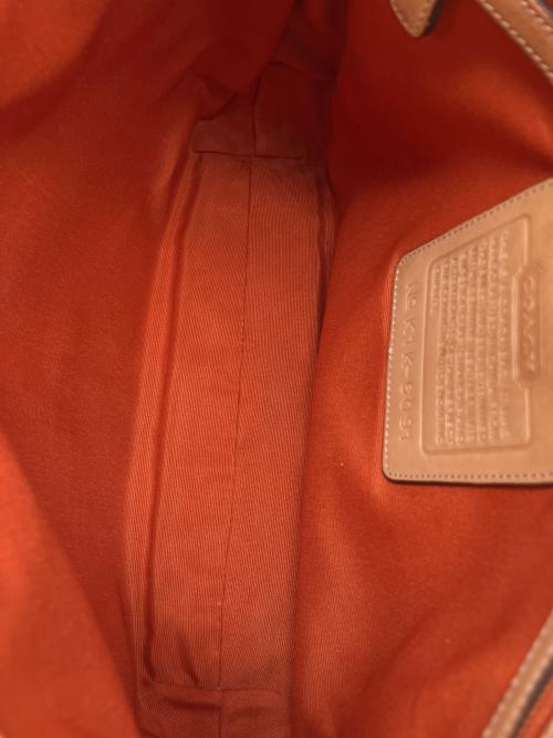COACH（コーチ）COACH (コーチ) シグネチャー クリップホーボー　ショルダーバッグ ベージュの古着・服飾アイテム