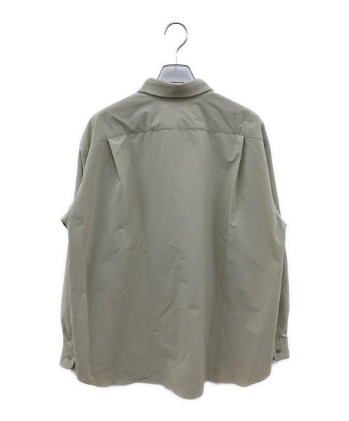 DESCENTE ALLTERRAIN（デザイント オルテライン）DESCENTE ALLTERRAIN (デザイント オルテライン) ソロテックスロングスリーブレギュラーカラーシャツ 長袖シャツ ベージュ サイズ:SIZE Mの古着・服飾アイテム