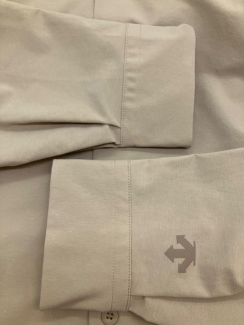 DESCENTE ALLTERRAIN（デザイント オルテライン）DESCENTE ALLTERRAIN (デザイント オルテライン) ソロテックスロングスリーブレギュラーカラーシャツ 長袖シャツ ベージュ サイズ:SIZE Mの古着・服飾アイテム