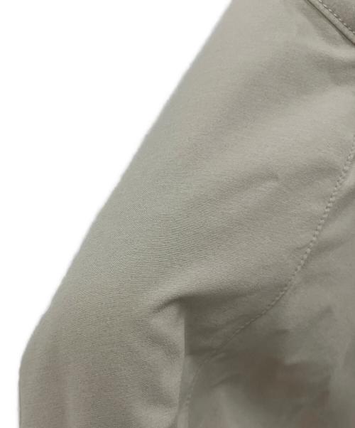 DESCENTE ALLTERRAIN（デザイント オルテライン）DESCENTE ALLTERRAIN (デザイント オルテライン) ソロテックスロングスリーブレギュラーカラーシャツ 長袖シャツ ベージュ サイズ:SIZE Mの古着・服飾アイテム