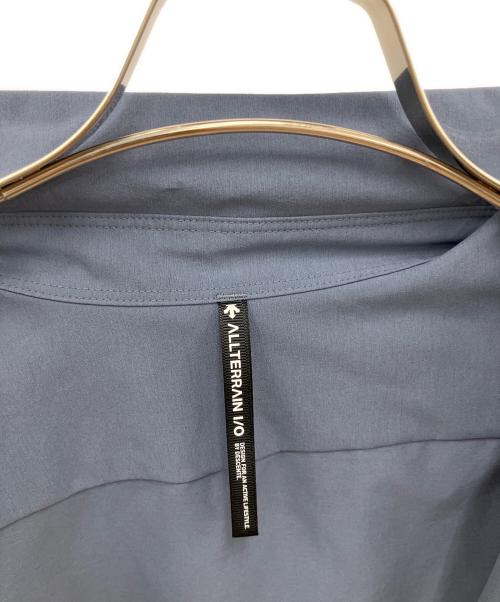 DESCENTE ALLTERRAIN（デザイント オルテライン）DESCENTE ALLTERRAIN (デザイント オルテライン) ソロテックスロングスリーブレギュラーカラーシャツ 長袖シャツ ブルー サイズ:SIZE Mの古着・服飾アイテム