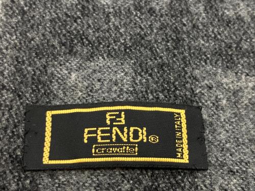 FENDI（フェンディ）FENDI (フェンディ) ズッカ柄マフラー グレーの古着・服飾アイテム