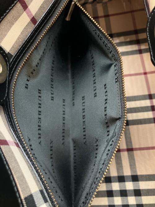 BURBERRY（バーバリー）BURBERRY (バーバリー) ハンドバッグ ブラックの古着・服飾アイテム