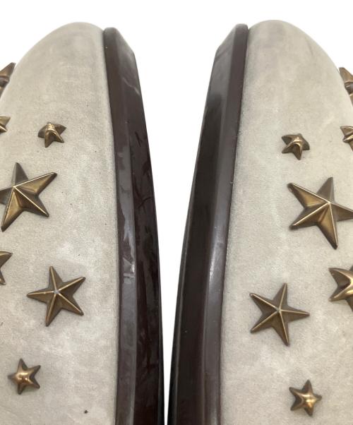 JIMMY CHOO（ジミーチュウ）JIMMY CHOO (ジミーチュウ) スタースタッズ スリッポン グレー サイズ:SIZE 41の古着・服飾アイテム