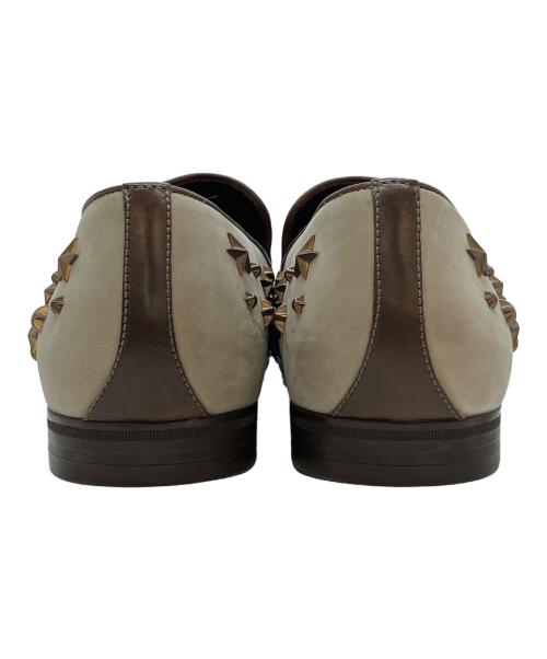 JIMMY CHOO（ジミーチュウ）JIMMY CHOO (ジミーチュウ) スタースタッズ スリッポン グレー サイズ:SIZE 41の古着・服飾アイテム