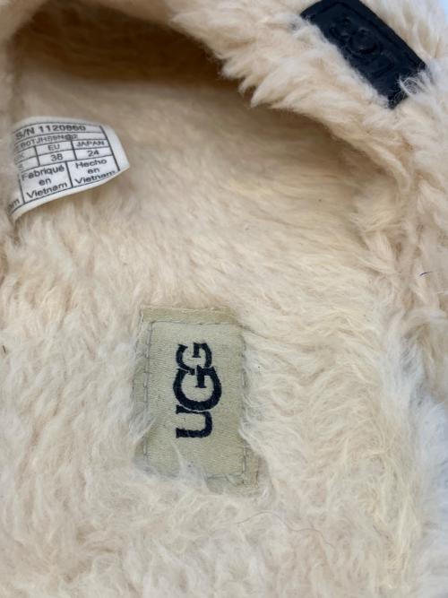 UGG（アグ）UGG (アグ) ファズ シュガー クロス スライド　ファーサンダル アイボリー×ブラック サイズ:SIZE 24cmの古着・服飾アイテム