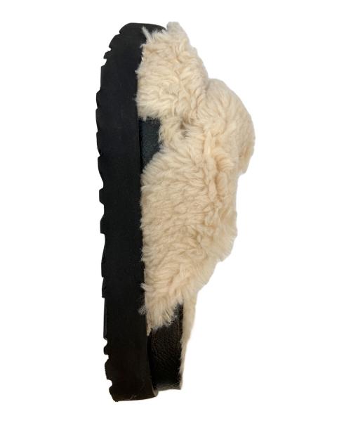 UGG（アグ）UGG (アグ) ファズ シュガー クロス スライド　ファーサンダル アイボリー×ブラック サイズ:SIZE 24cmの古着・服飾アイテム