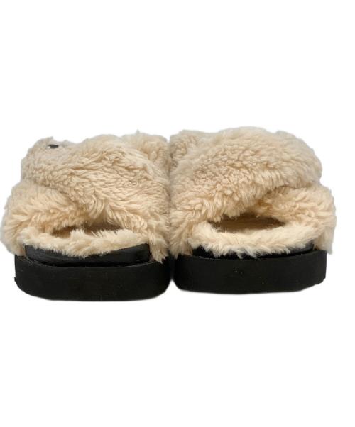 UGG（アグ）UGG (アグ) ファズ シュガー クロス スライド　ファーサンダル アイボリー×ブラック サイズ:SIZE 24cmの古着・服飾アイテム