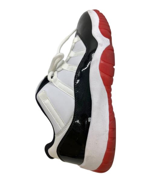 NIKE（ナイキ）NIKE (ナイキ) AIR JORDAN 11 RETRO LOW WHITE/UNIVERSITY RED/BLACK スニーカー ホワイト×ブラック×レッド サイズ:SIZE 27cmの古着・服飾アイテム
