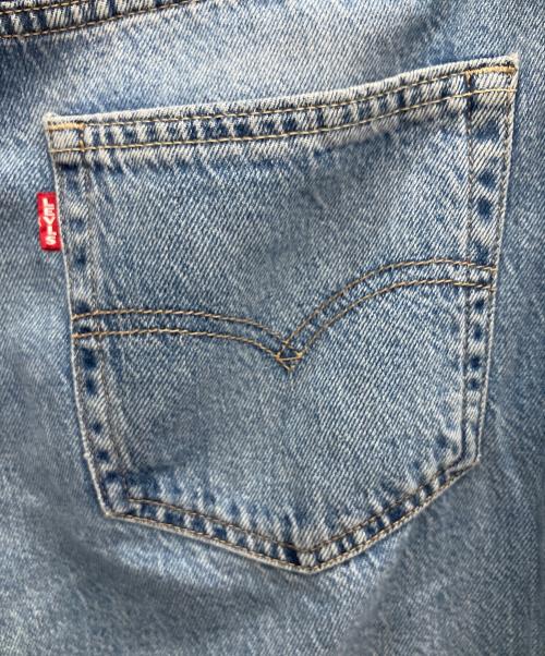 LEVI'S（リーバイス）LEVI'S (リーバイス) CINCH WIDE LEG ジーンズ ミディアムインディゴ スカイブルー サイズ:SIZE 68.5cm (W27)の古着・服飾アイテム