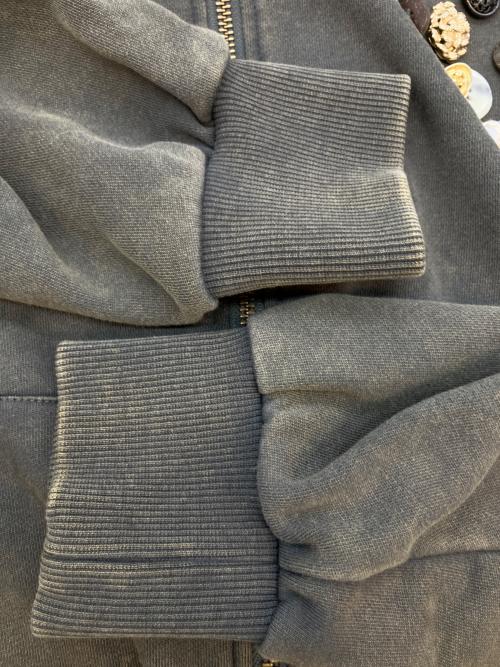 HIROKI TSUZUKI（ヒロキツズキ）HIROKI TSUZUKI (ヒロキツズキ) ボタン装飾　ジップパーカー グレー サイズ:SIZE Fの古着・服飾アイテム