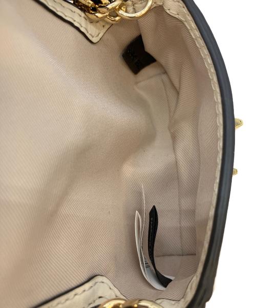 MARC JACOBS（マークジェイコブス）MARC JACOBS (マークジェイコブス) THE LEATHER NANO J MARC CHARM ベージュの古着・服飾アイテム