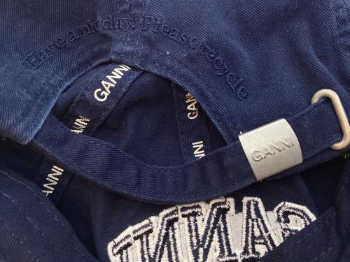 GANNI（ガニー）GANNI (ガニー) キャップ ネイビーの古着・服飾アイテム