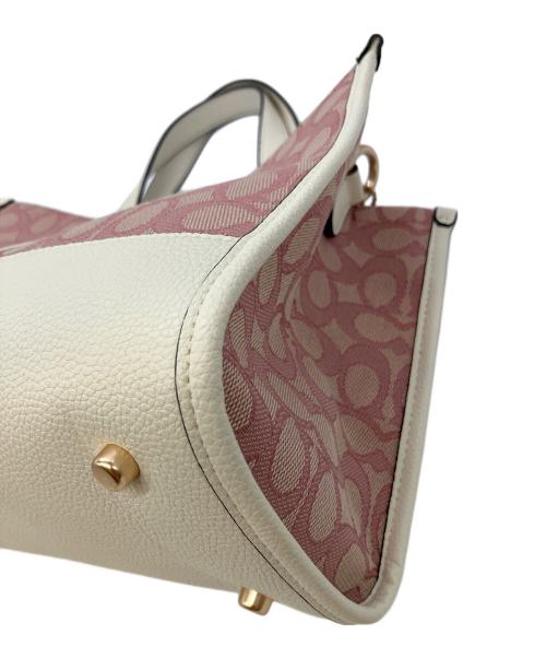COACH（コーチ）COACH (コーチ) シグネチャー　デンプシーキャリーオール2way ショルダーバッグ ピンク×ホワイトの古着・服飾アイテム