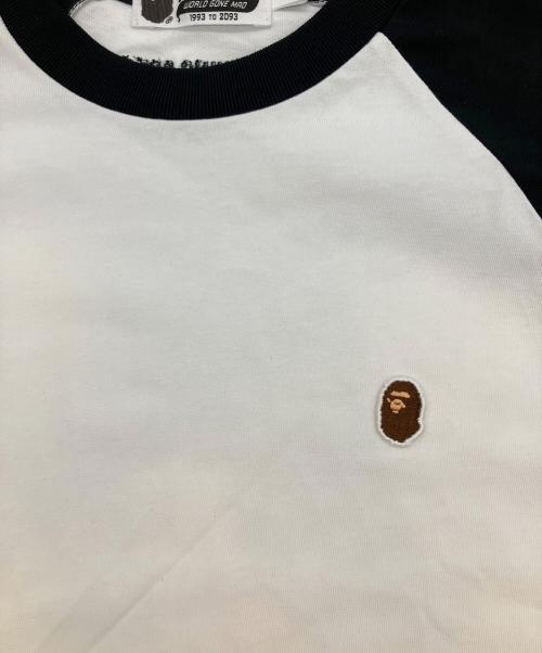 A BATHING APE（アベイシングエイプ）A BATHING APE (アベイシングエイプ) 半袖カットソー ホワイト×ブラック サイズ:SIZE Sの古着・服飾アイテム