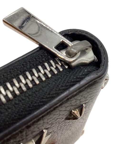 JIMMY CHOO（ジミーチュウ）JIMMY CHOO (ジミーチュウ) スタースタッズ ラウンドファスナー 長財布 ブラック×シルバーの古着・服飾アイテム